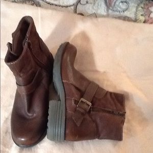 Brown boots, double zipper, buckle, never worn